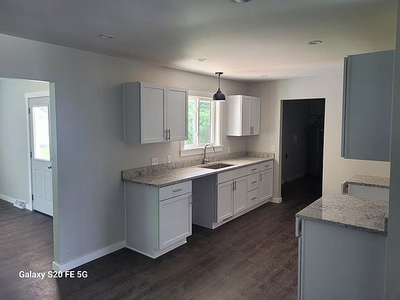 3rd image of 775 Wooddale Dr