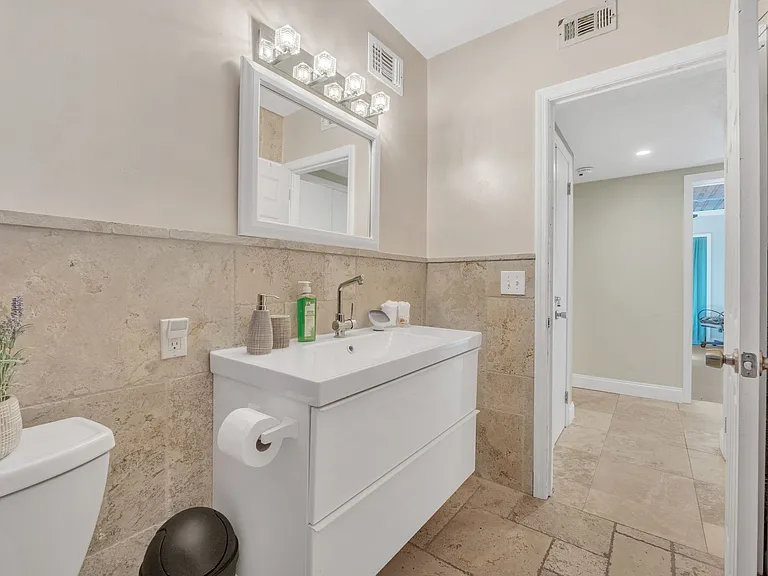 135 Park Ave — Photo 24