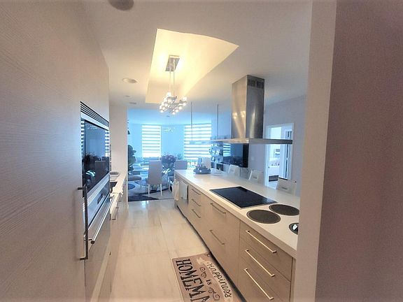 Gourmet kitchen