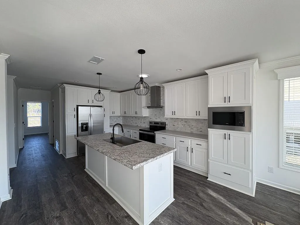 3 bed, 2.0 bath, 1356 sqft, $1,399 — Photo 2