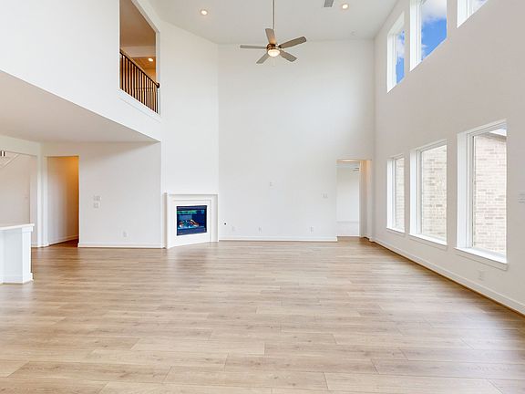 4th image of 21631 Cabramatta Field Dr