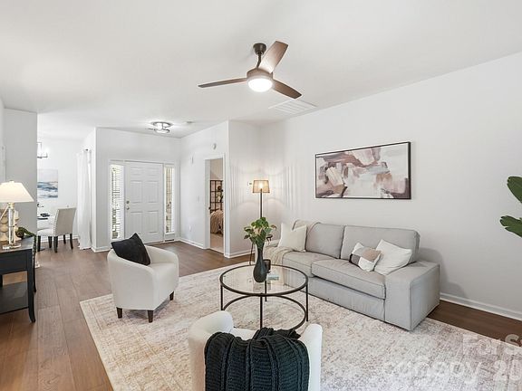 4th image of 676 Continental Dr