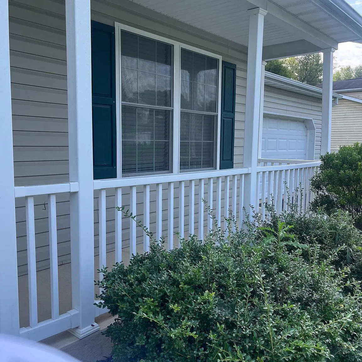 3 bed, 2.0 bath, 1176 sqft, $2,500 — Photo 2