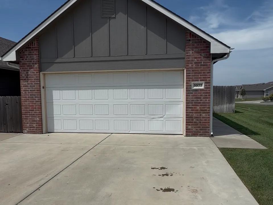 5577 N Edwards Cir #5577