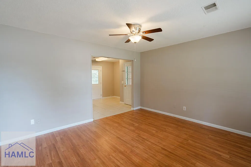 3 bed, 1.5 bath, 1075 sqft, $1,550 — Photo 4