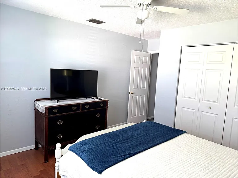 1063 Wexford Way — Photo 11