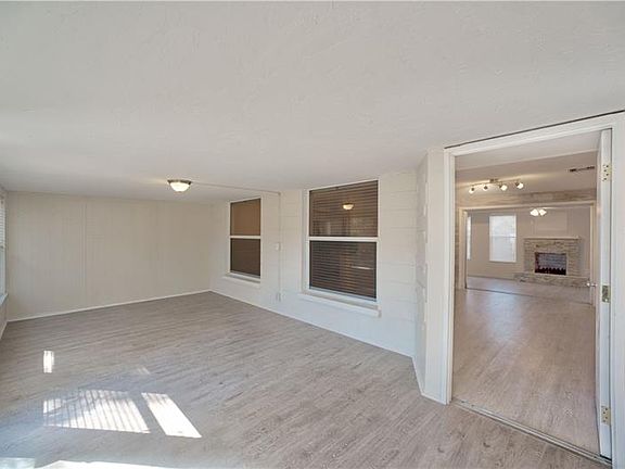 4th image of 4320 Hymount Ave