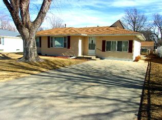 910 Jefferson Ave, Hastings, NE 68901