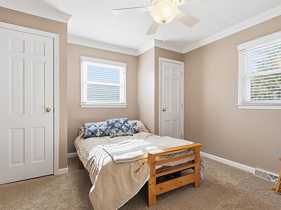 5th image of 415 Oxford Dr