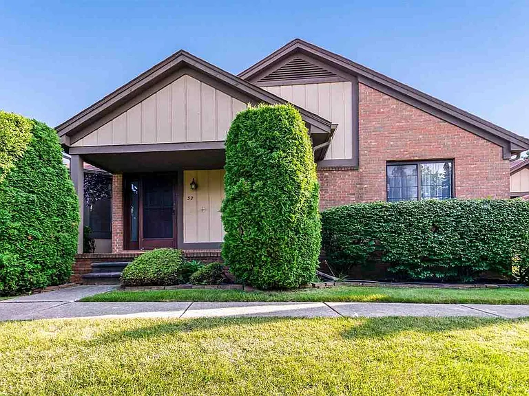 32 Meadow Wood Dr — Photo 2