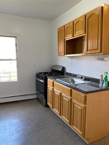 1st image of 4 Jones Pl