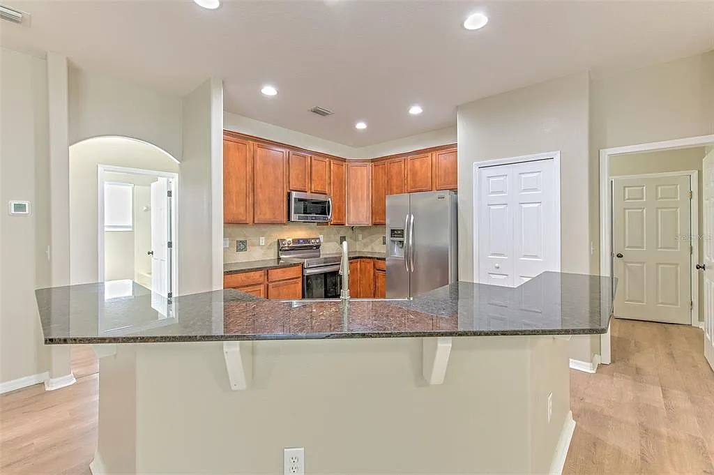 5 bed, 4.0 bath, 3041 sqft, $3,300 — Photo 3