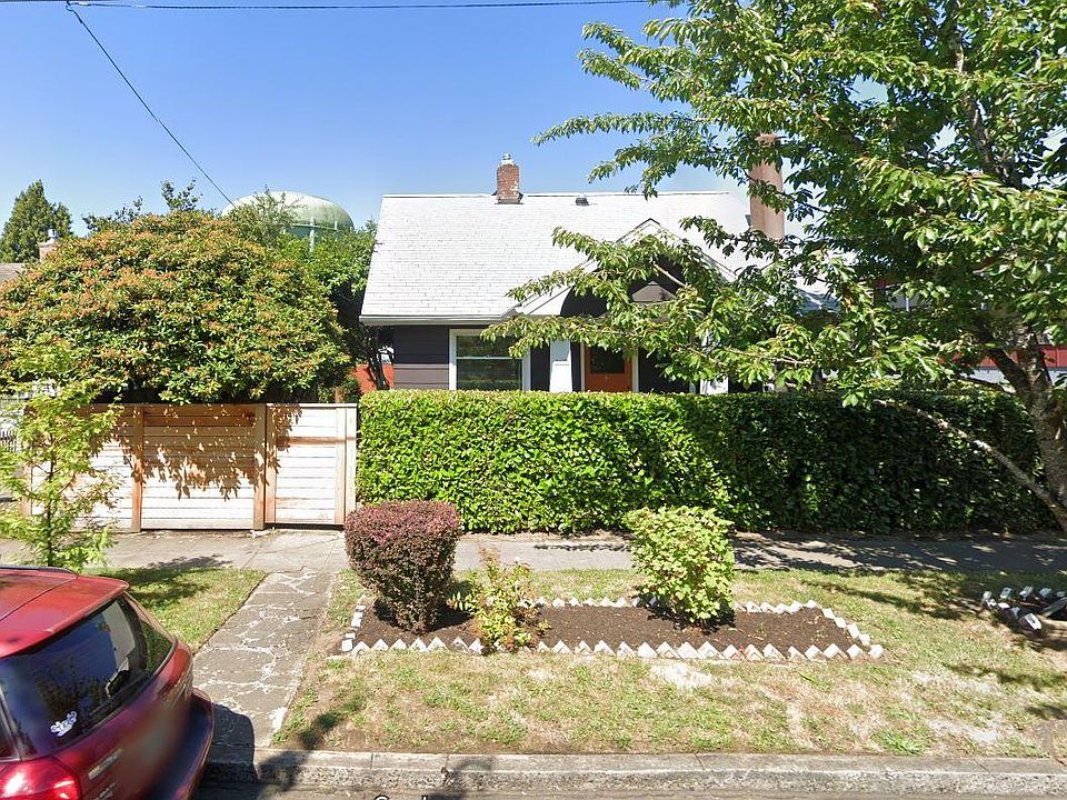 Front view of house with fully enclosed yard.
