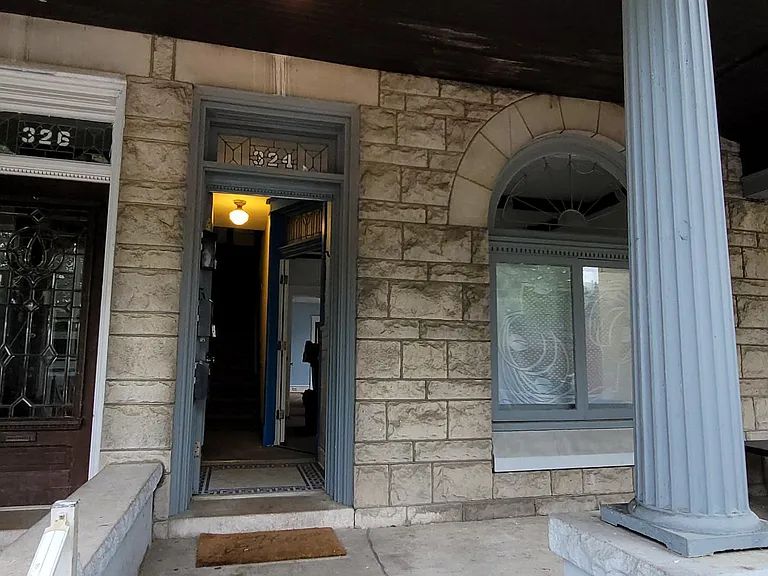 324 Spring St #3 — Photo 4