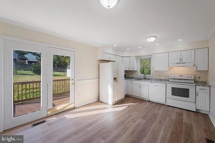 852 Morgan Pl — Photo 14