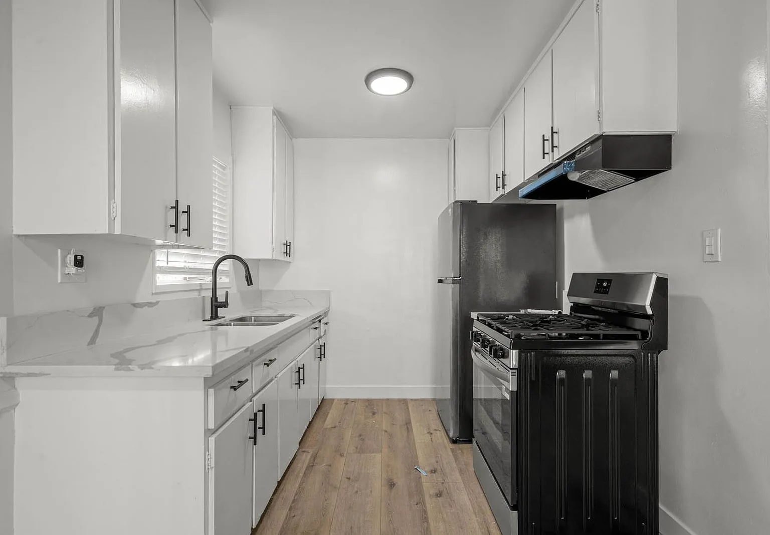 1 bed, 1.0 bath, 700 sqft, $1,459 — Photo 2