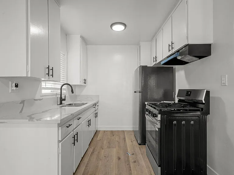 3878 Potomac Ave #11A — Photo 2