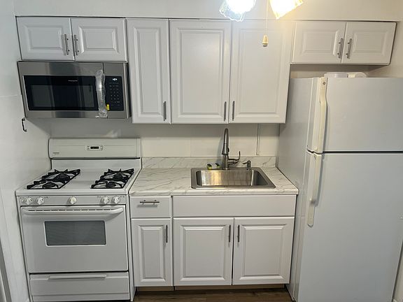 3rd image of 3524 Arthur St Floor 1