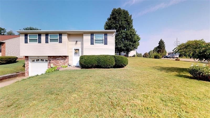 WELCOME TO 760 MOONRIDGE! GREAT CURB APPEAL! CORNER LOT! LOCATED IN A CUL-DE-SAC! PARTIALLY FENCED BACKYARD! CLOSE TO RT 79, 19,