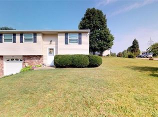 760 Moon Ridge Dr, Freedom, PA 15042