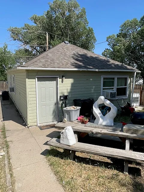 2 bed, $1,000 — Photo 1