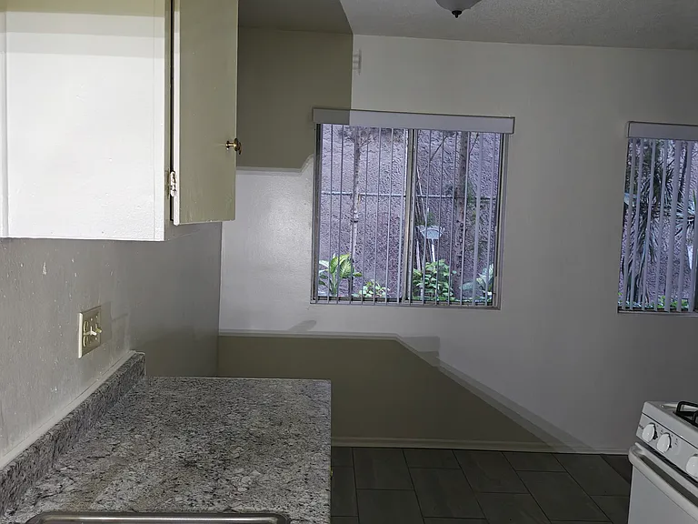 826 Gardenia Ave — Photo 4
