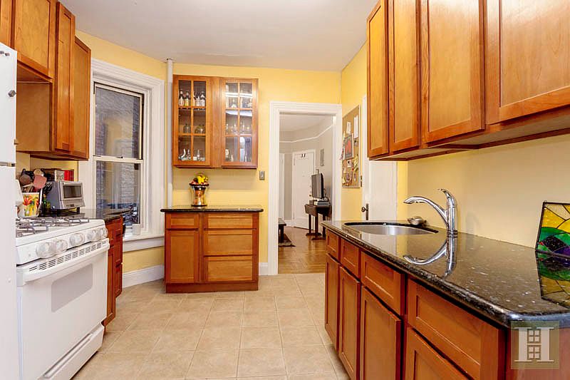 2nd image of 328 E 73rd St APT 3B