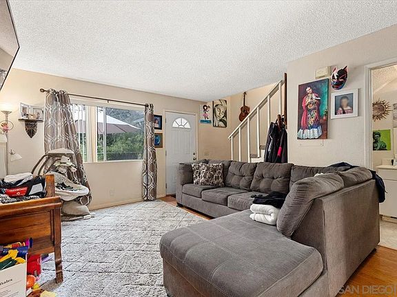 5th image of 1850-52 Bakersfield St