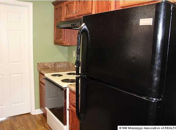 3rd image of 3350 Edenshire Ln
