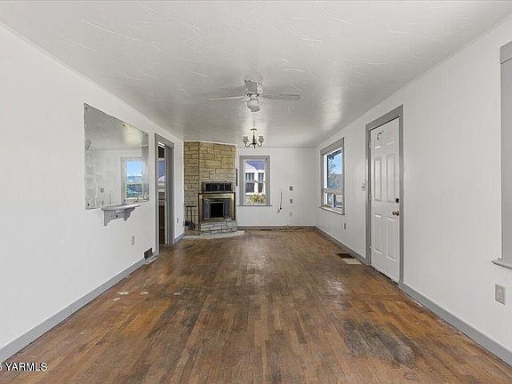 2nd image of 212 N 3rd St