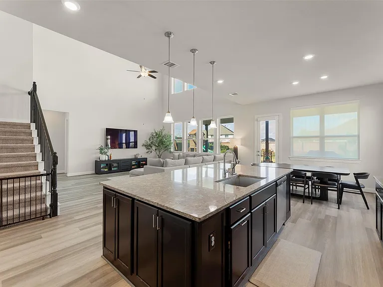 922 Shumard St — Photo 12