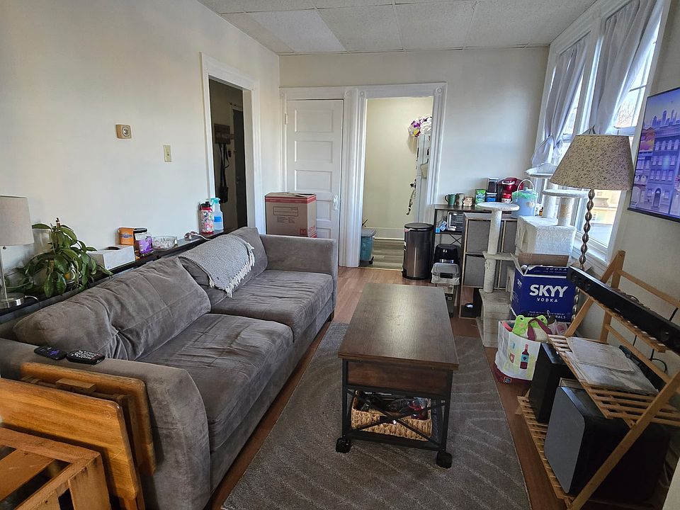 1st image of 527 Northampton St APT 404