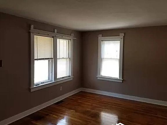 5th image of 2213 Wismer Ave