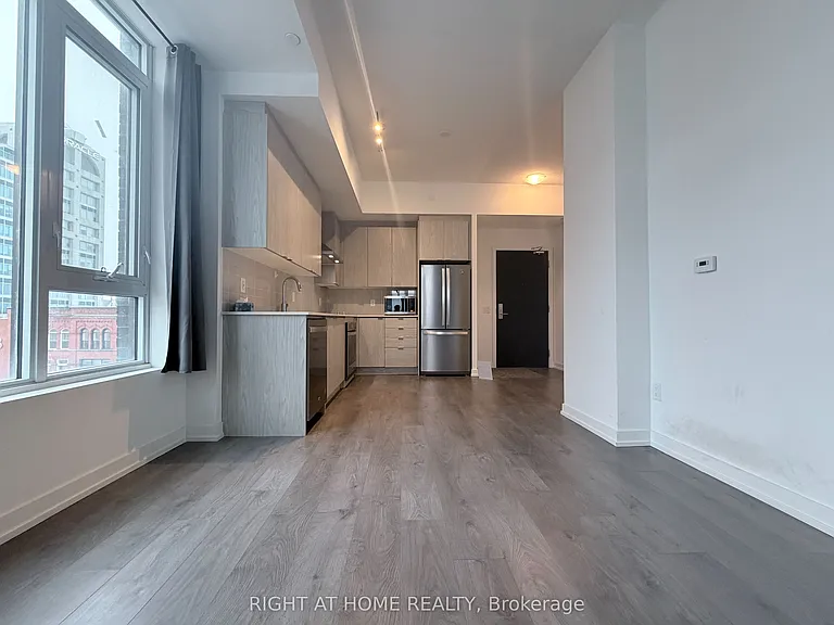 55 Duke St W #218 — Photo 4