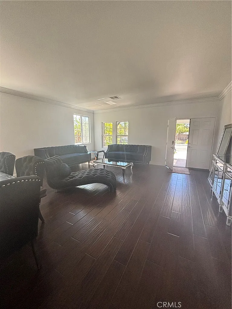 5 bed, 2887 sqft, $4,200 — Photo 3