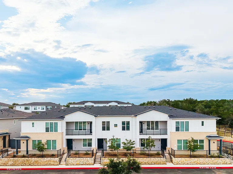Oasis at Stone Oak — Photo 31