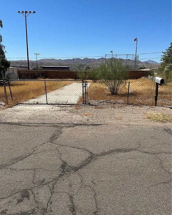 2nd image of 1925 Morning Glory Trail