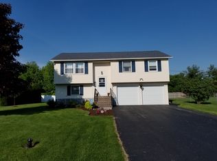 110 Heathwood Rd, Camillus, NY 13031