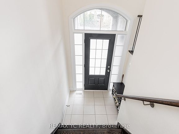 3rd image of 33 Duncombe Ln