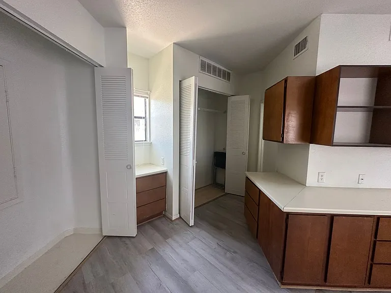 7901 Cambridge St — Photo 38