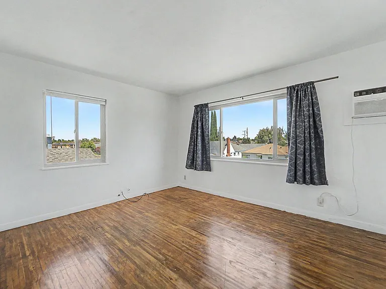 806 H St #1-4 — Photo 9