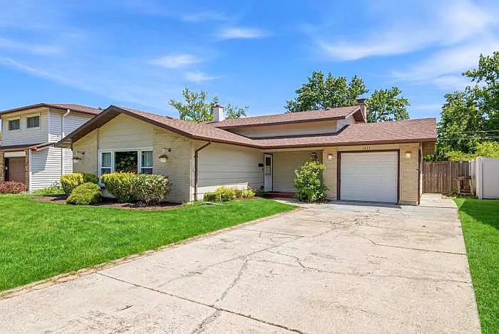 1073 S Finley Rd — Photo 1