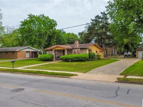 714 Saint Vincent St, Gonzales, TX 78629