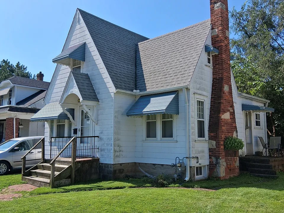 940 E Main St