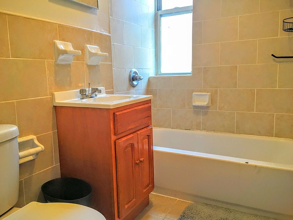 2nd image of 238 E 111th St APT 4A