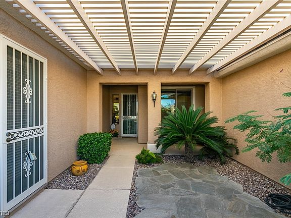 3rd image of 851 Tiger Lake Ave