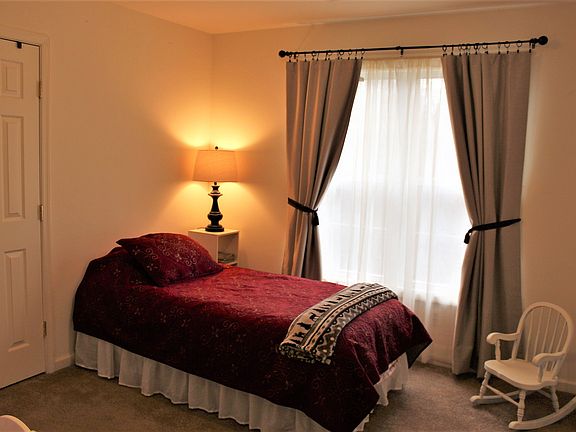 4th image of 376 Bridle Trail Ln