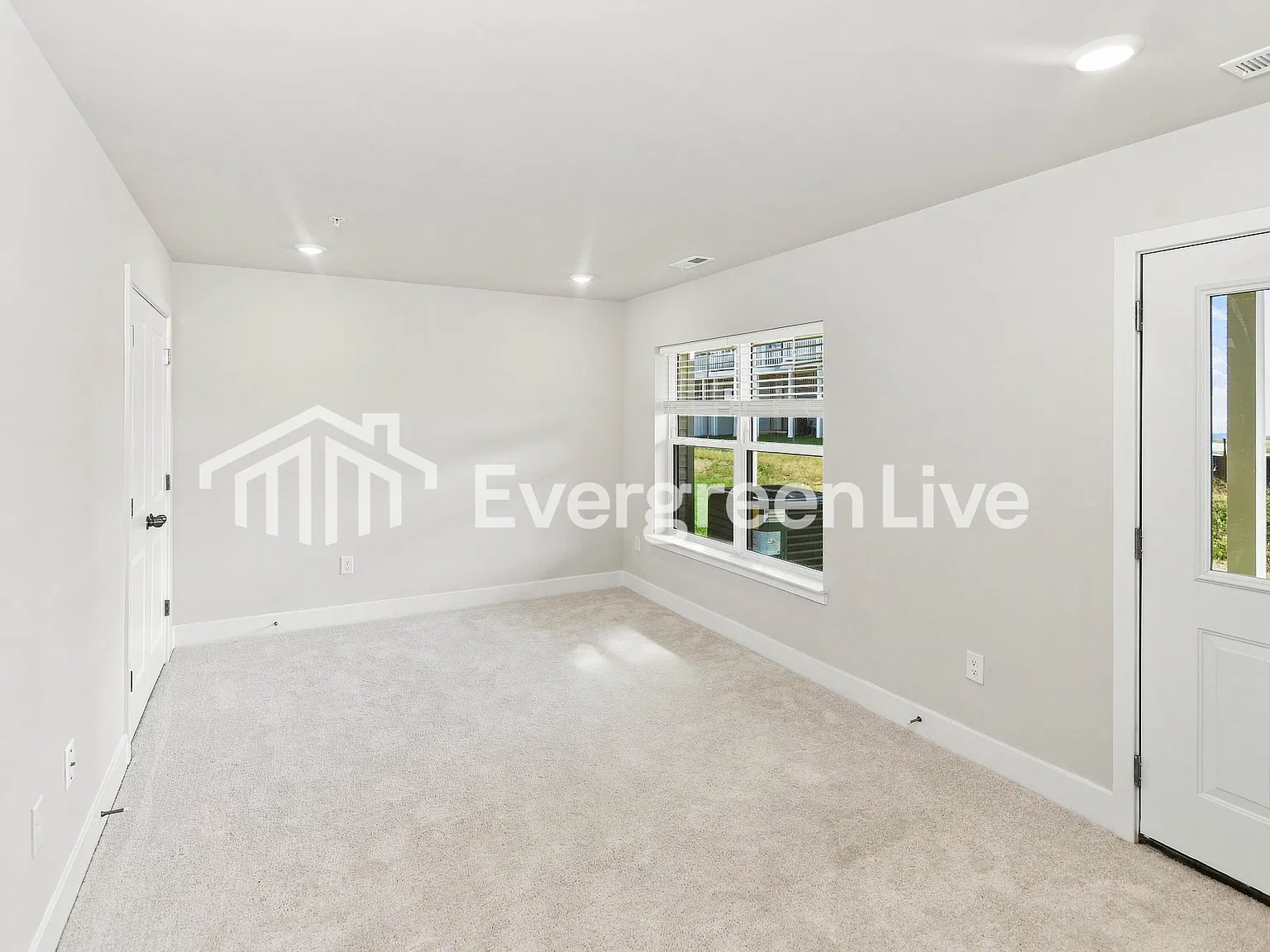 3 bed, 2.5 bath, 2043 sqft, $2,995 — Photo 2