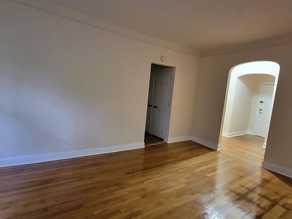 2nd image of 3620 Parsons Blvd APT 2E