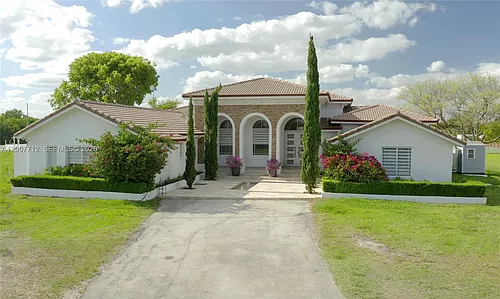 18651 SW 104th St Photo 1